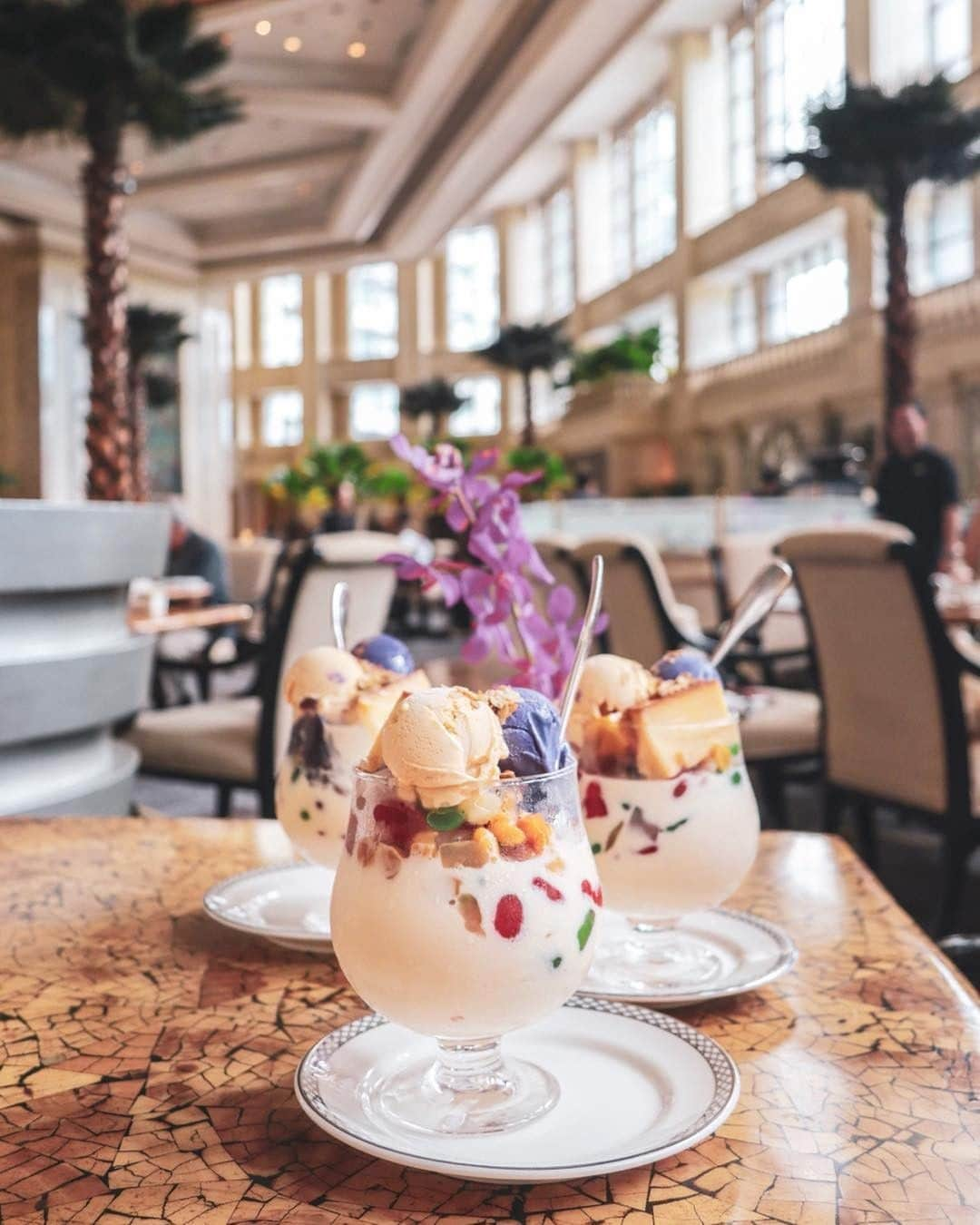 The Peninsula Hotelsさんのインスタグラム写真 - (The Peninsula HotelsInstagram)「Enjoy a Filipino classic during your next visit to @thepeninsulamanila — halo-halo is a delicious treat made with crushed ice and evaporated milk. 📸@sayuvanilla318. #penmoments . . . . . . . . . . #peninsulahotels #luxuryhotels #luxuryhotelexperience #luxurytravel #travel #beautifuldestinations #welltraveled #traveldiaries #jetset #jetsetter #hotel #hotellife」4月19日 1時02分 - peninsulahotels