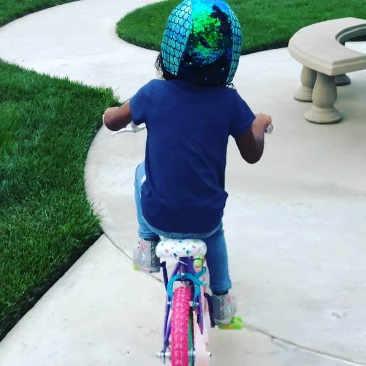 ロックモンド・ダンバーのインスタグラム：「When you finally take the training wheels off!!! #flybirdfly💪🏾❤️👍🏾#Berkeley Dunbar」