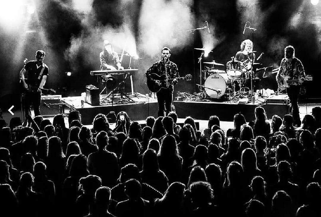 マイケル・マラーキーのインスタグラム：「Nice lil #throwbackthursday from the #mongrelstour last year! These shows and crowds were pure magic. Music news on the horizon, coming soon... ・・・ #Repost @t_dubz_bass」