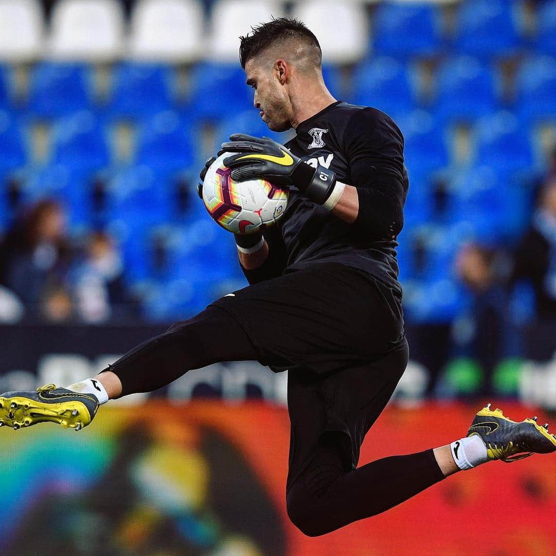 LFPさんのインスタグラム写真 - (LFPInstagram)「Air Cuéllar! 🆙 • #Cuellar #Leganes #Jump #Air #LaLiga #LaLigaSantander」4月19日 1時06分 - laliga