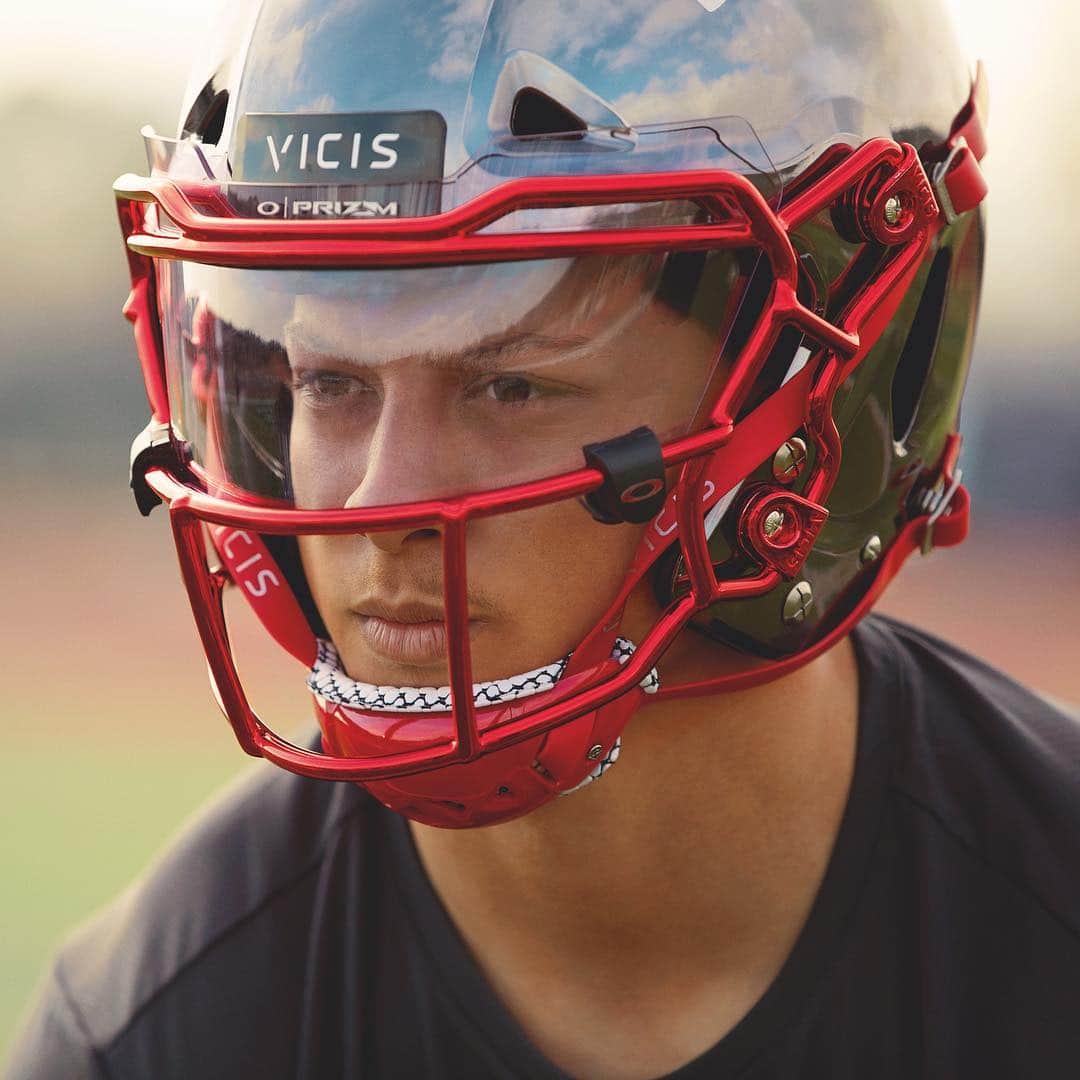 OAKLEYのインスタグラム：「See what they can’t. See it in PRIZM™️. What do you see? @patrickmahomes #OakleyPrizm #OneObsession」