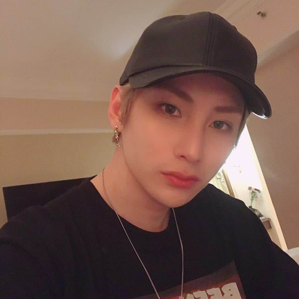 IN2ITさんのインスタグラム写真 - (IN2ITInstagram)「❤️❤️❤️ ㅤㅤ #인투잇 #인투유 #아이젝 #IN2IT #IN2U #Isaac #젝그 #여러분보고싶어서또왔어요 #인도 #뉴델리 #오늘은날씨가좋네요 #벌써내일이마지막공연이에요 #빨리여러분만나고싶어요 #지금우리는맛있는밥먹고있어용 #투유들도든든하게챙겨드세요 #IN2ITxION #India #NewDelhi #CantWaitToSeeYouGuysTomorrow #HaveANiceDay #TakAdaMasaTulisPanjangHAHAHA #TapiSayaSayangSemuaTauKan #新德里 #印度 #超想快點見到大家的 #讓你們看到多麼有魅力的IN2IT #好啦雖然這邊才9點多先跟大家說晚安吧 #明天再來找你們顆顆拜」4月19日 1時17分 - official_in2it