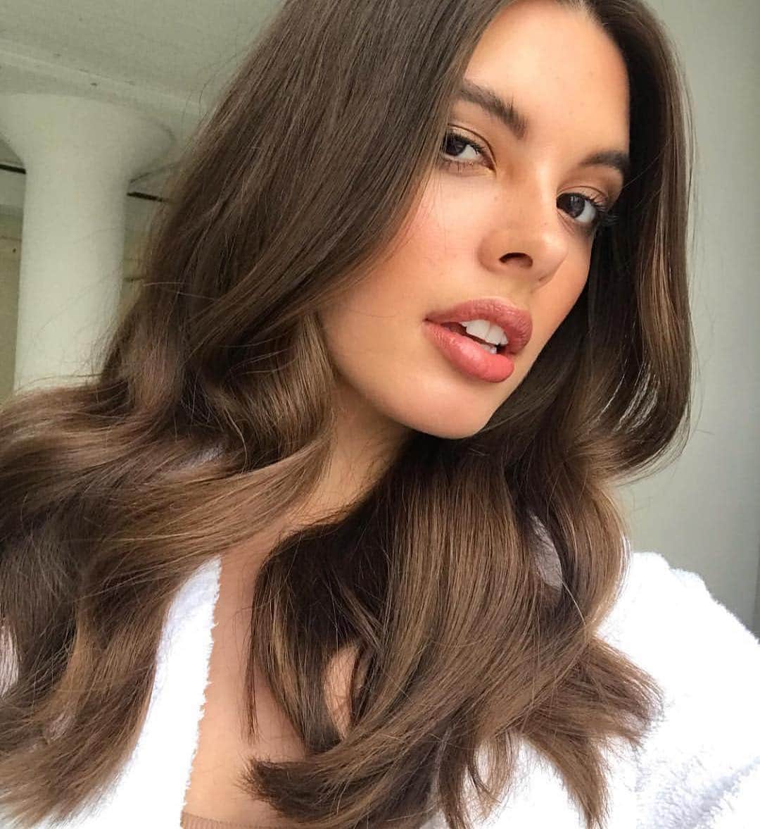 Lacy Redwayさんのインスタグラム写真 - (Lacy RedwayInstagram)「Take us back!!! Last week was so much fun shooting a campaign coming your way !! @danacconlin @robertgreenemakeup miss you both already! Can we take a second to appreciate how gorgeous Dana’s hair is 😍😍😍 #HairByLacyRedway」4月19日 1時14分 - lacyredway