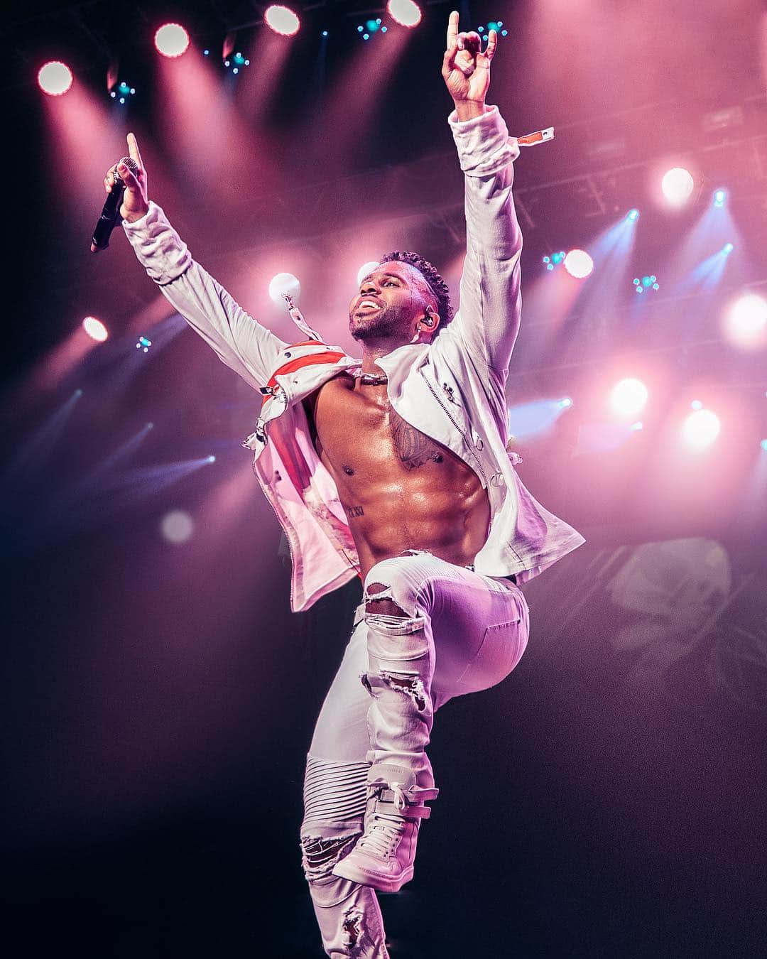 のインスタグラム：「Eight rounds in me, we could do it all night #slide」