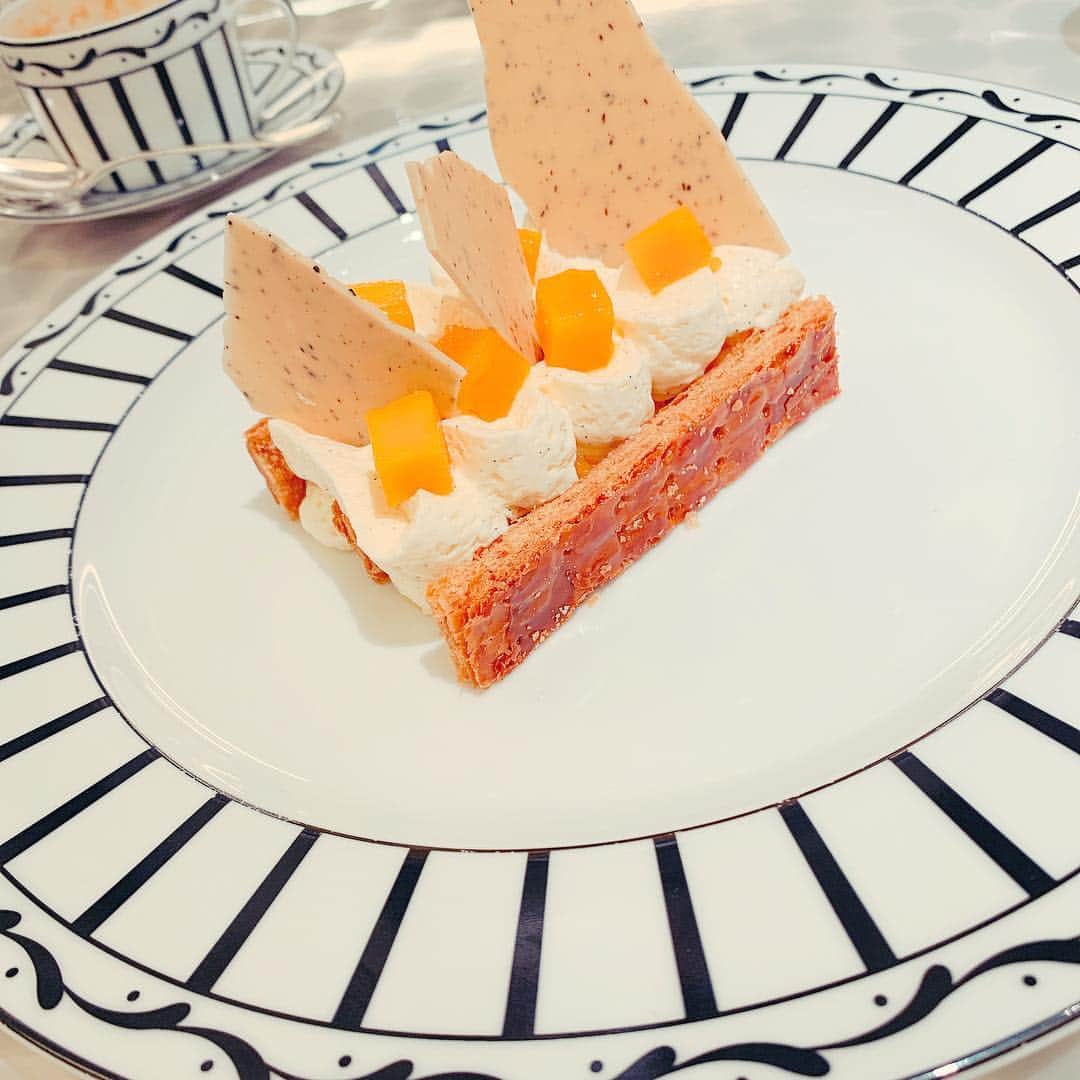 松野井雅（原紗央莉）さんのインスタグラム写真 - (松野井雅（原紗央莉）Instagram)「🌟☕️💠💕💎💕 (こう見えて冷たい飲み物〜😂) 女の子ぉぉ…な、ひととき❤︎また行きたいな❤︎ #diorcafe #カフェ巡り」5月3日 19時30分 - miyavimatsunoi