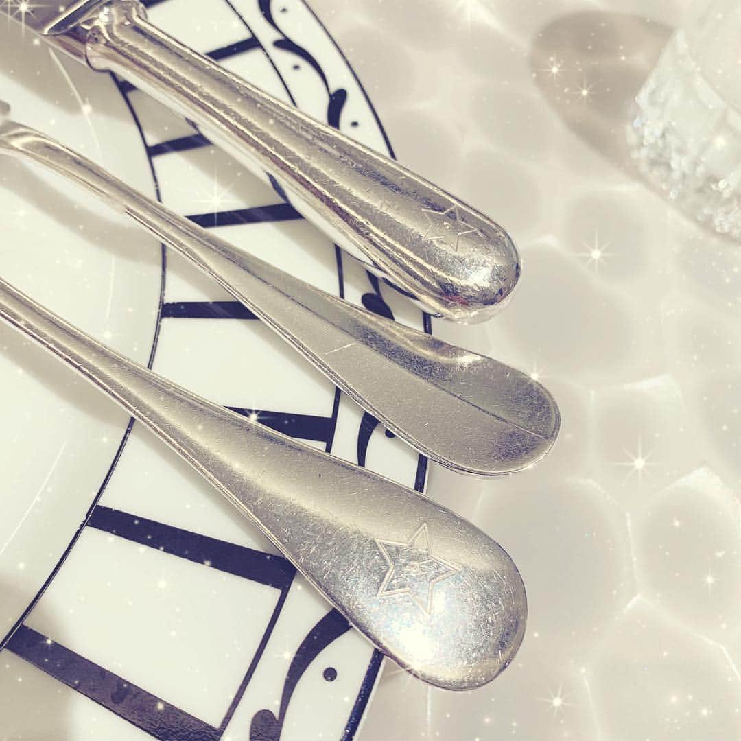 松野井雅（原紗央莉）さんのインスタグラム写真 - (松野井雅（原紗央莉）Instagram)「🌟☕️💠💕💎💕 (こう見えて冷たい飲み物〜😂) 女の子ぉぉ…な、ひととき❤︎また行きたいな❤︎ #diorcafe #カフェ巡り」5月3日 19時30分 - miyavimatsunoi