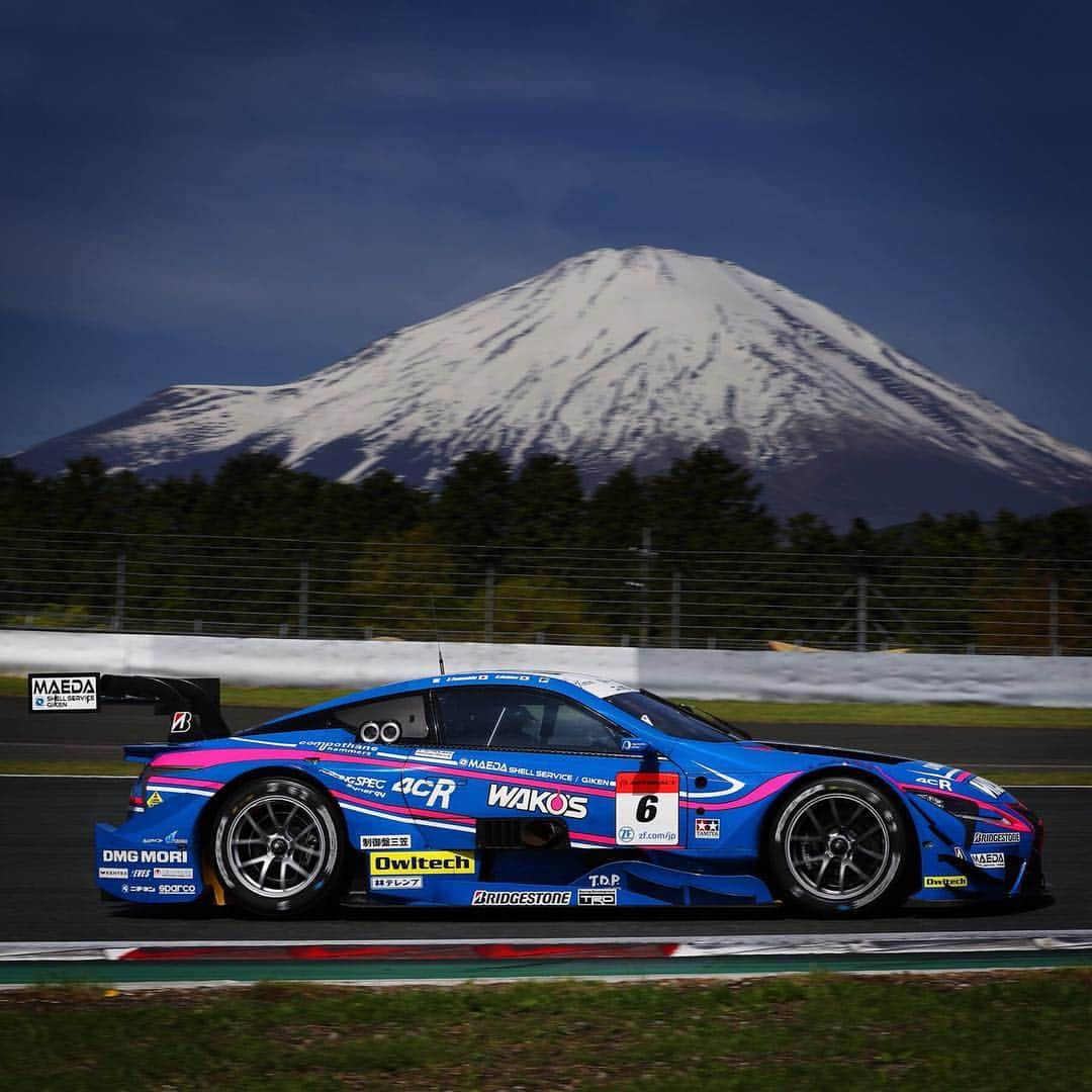 脇阪寿一さんのインスタグラム写真 - (脇阪寿一Instagram)「「三橋仁明写真館」 #supergt #rd2 #fujispeedway  #qualifying #9th #lexusteamlemanswakos #lexus #lc500 @kazuya_oshima @kentayamashita_  明日、決勝皆んなで力合わせて頑張ります💪 三橋カメラマン、いつもありがとう！」5月3日 19時32分 - juichiwakisaka