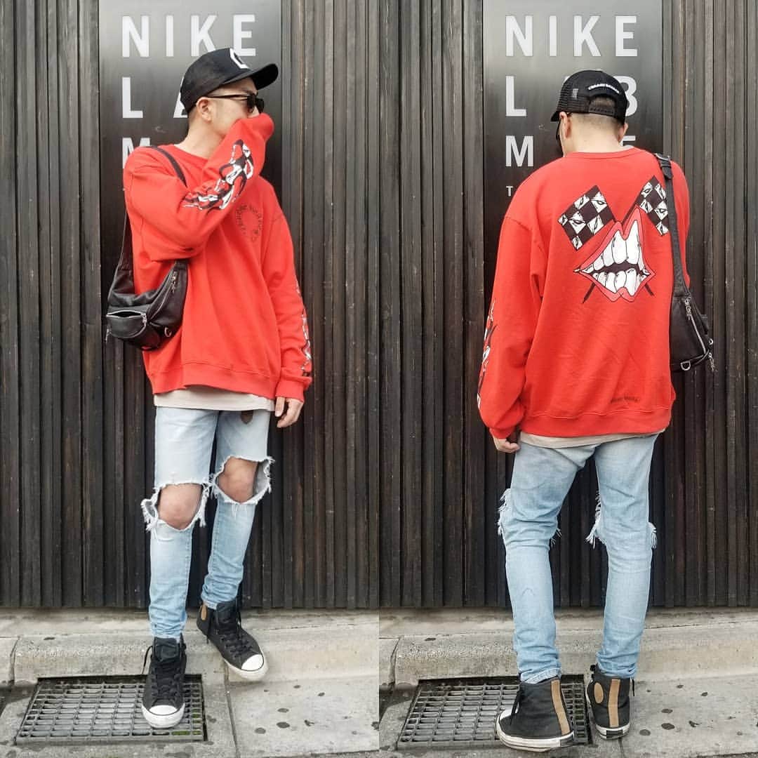 K.Tのインスタグラム：「2019.05.03  CHROME HEARTSの 激かわトレーナー🥰  暖かくなってほしいけど まだ着たいから しばらく寒くても我慢する🤣 それか暑くても我慢して着る🤣  CAP/SWEAT/BAG @chromeheartsofficial  PANTS @magicstick_tyo  KICKS @converse_cons  EYE　WEAR @tomford ・ ・ ・  5月post完了✌️ 令和初post完了✌️ #ここだけの話  平成ジャンプ完了w  #平成ジャンプ男子好きな人と繋がりたい」