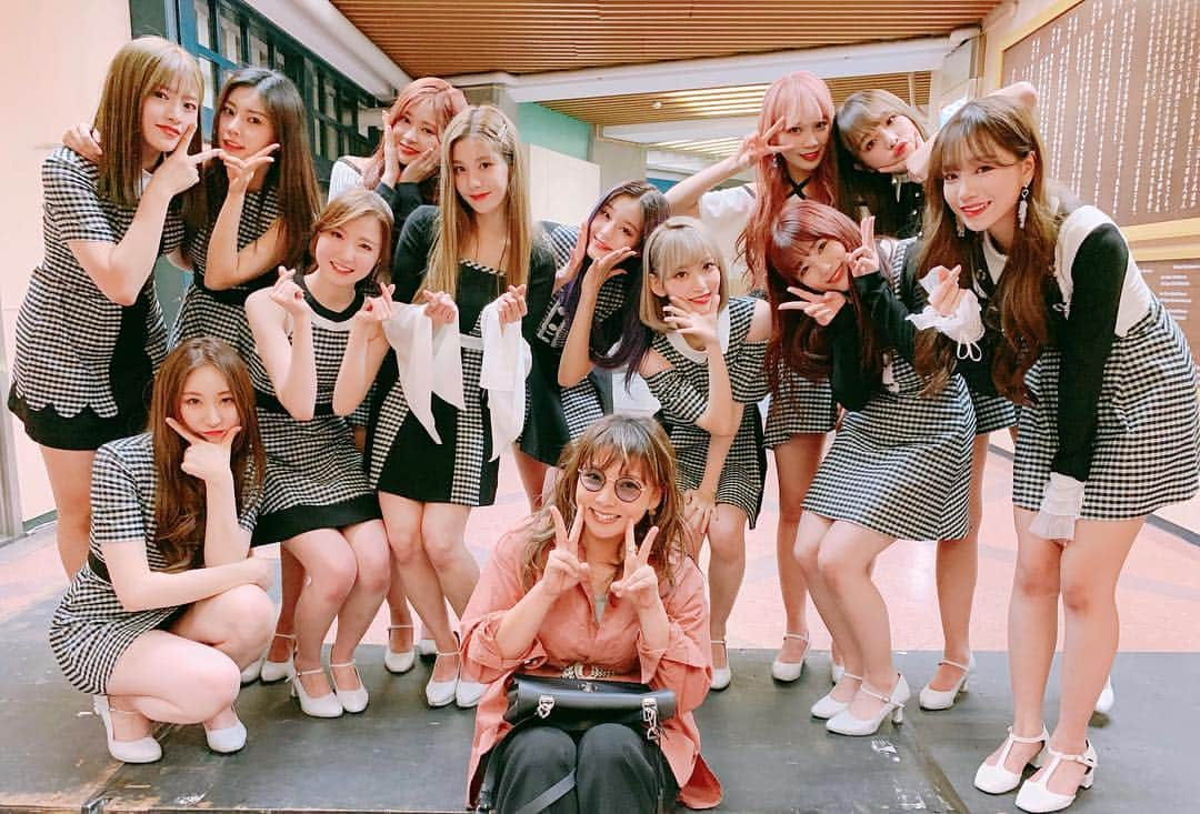 野呂佳代さんのインスタグラム写真 - (野呂佳代Instagram)「IZ*ONE fan meeting 行ってきました💛💜❤️ 日本武道館！ 今回もパフォーマンスとっても素晴らしくて、ファンの皆さんをとっても魅了していました✨本当可愛くてかっこいい！！ そして、古谷さんの納得のMC！！ とっても熱気に包まれたIZ*ONEのファンミでした！！ IZ*ONE頑張って✨ こちらも頑張って応援します✨ 6月26日はJAPAN 2nd single 『Buenos Aires』発売！ 益々楽しみで、盛り上がりますね😍😍😍😍😍😍😍😍😍😍😍😍 #izone  #izonejapan1stfanmeeting  #fanmeeting  #6月26日  #japan2ndsingle  #発売 #buenosaires  #48出身 #かろうじて #先輩ということで #記念写真 🙆‍♀️」5月3日 19時38分 - norokayotokyo