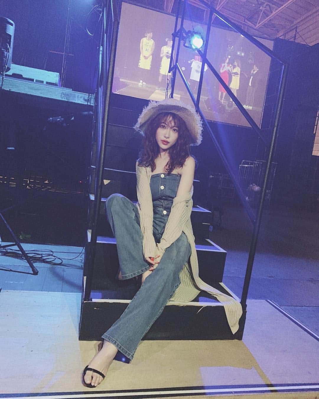 舟山久美子（くみっきー）さんのインスタグラム写真 - (舟山久美子（くみっきー）Instagram)「TSC始めて出ましたがとても楽しかったです💗 ありがとうございました☺️❣️ 最後は @spiralgirl_official さん✨ ヘアはコメントでパーマですか？ ときましたが、巻いてもらってます☺️💐 @midori_hm  #TSC #fashion #ファッションショー #denim」5月3日 19時48分 - kumikofunayama