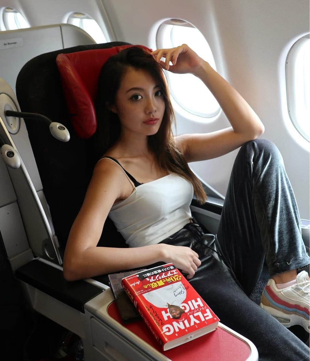 佐藤マクニッシュ怜子さんのインスタグラム写真 - (佐藤マクニッシュ怜子Instagram)「traveling with @airasia 🇯🇵🇹🇭 ‘ いつも飛行機では本読んだり映画みたり🎬 高校生のころからサクセスストーリーが好きなんだけど、今回はAirAsiaの創立者トニーフェルナンデスさんのを読んだよ✍🏻 みんなもおすすめの本教えて📖 そして今日から撮影でハワイ✈️」5月3日 20時07分 - reikoofficial