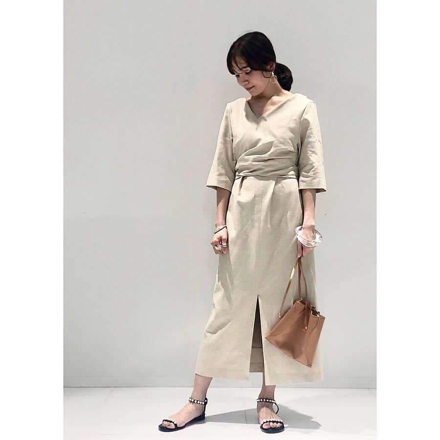 NOBLEさんのインスタグラム写真 - (NOBLEInstagram)「dress¥29.000(+tax) bag「MARROW」¥20.000(+tax) sandal「TSURUbyMARIKOOIKAWA」¥22,000(+tax)  #new #item #collection ﻿﻿﻿﻿﻿﻿﻿﻿﻿﻿﻿﻿ #feminine #cordinate #outfit﻿﻿﻿﻿﻿﻿﻿﻿﻿﻿﻿﻿﻿ #instagood #noble #baycrews﻿﻿﻿﻿﻿﻿﻿﻿﻿﻿﻿﻿ #ノーブル#ベイクルーズ﻿﻿﻿﻿﻿﻿﻿﻿﻿ ﻿﻿﻿﻿」5月3日 20時20分 - noble.jp