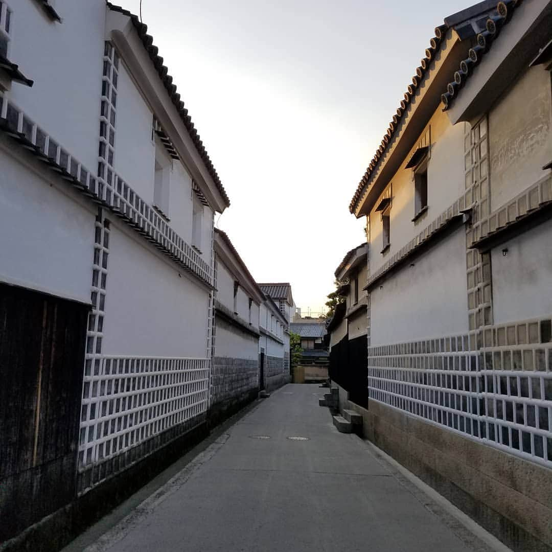 井口浩之さんのインスタグラム写真 - (井口浩之Instagram)「倉敷の美観地区へ行ってきました！ 綺麗だった😊  #倉敷 #美観地区 #地ビール #青い #デニムでお馴染みだから #景色綺麗 #カップル多い #クソが」5月3日 20時16分 - westiguchi