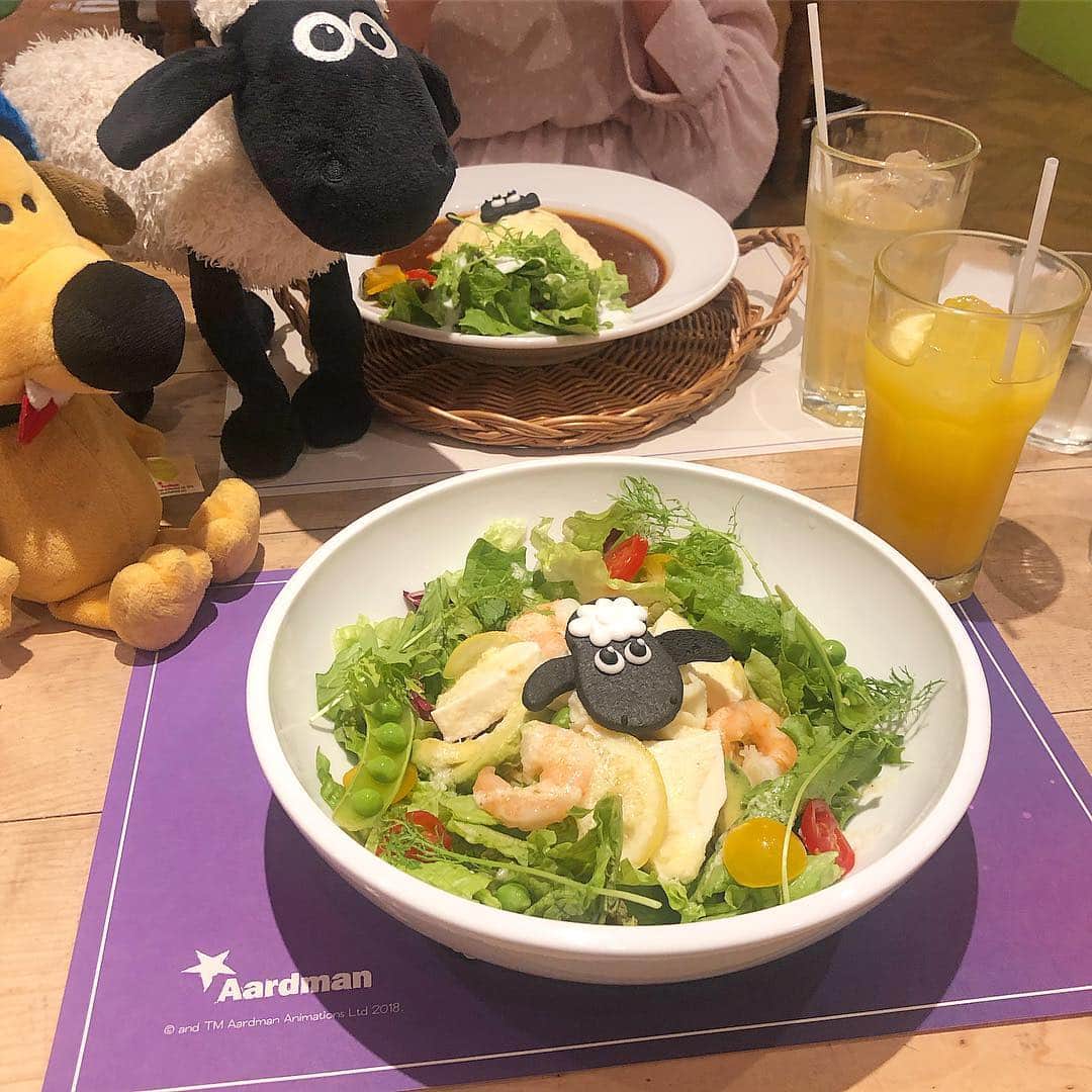 のインスタグラム：「. . 月１ぴょんちゃんと🐏🥑🥗 . #ひつじのショーンカフェ #ひつじのショーン #吉祥寺PARCO」