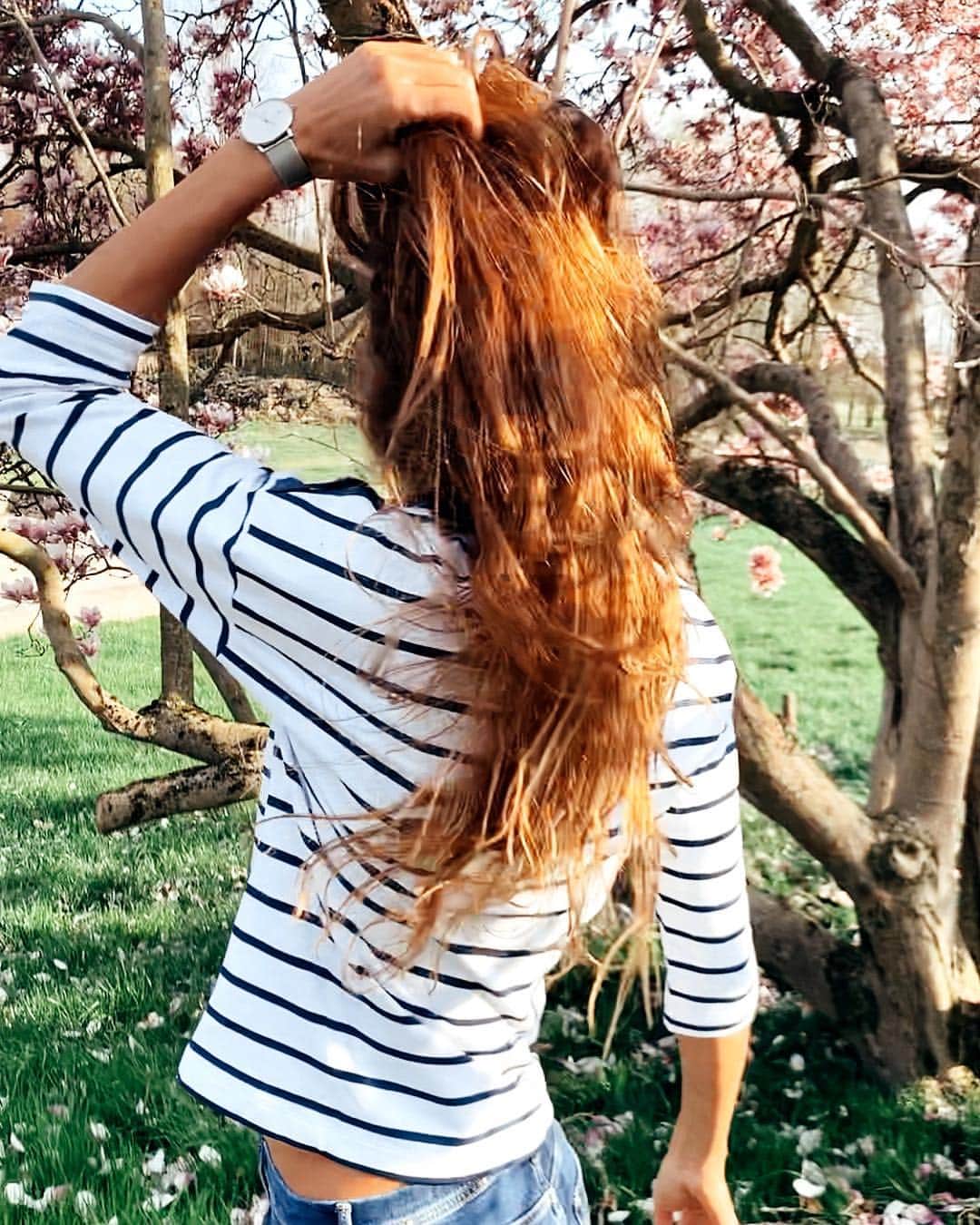 ズザンナ・ヤカボスのインスタグラム：「a legelőnyösebb portrém 💁🏻‍♀️ : : : #spring #blossom #flowers #beautiful #season #instaspring #color #ilovespring #tree #socialenvy #flower #bloom #colorful」