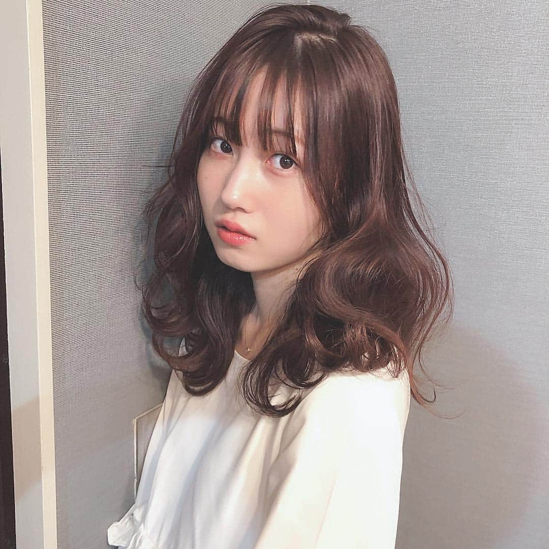 増澤璃凜子さんのインスタグラム写真 - (増澤璃凜子Instagram)「本番の頃には可愛い赤ピンクに なるようにカラーをして貰ったけど もうすでにとてもすきな感じ🍒♡ . 色落ちしても髪がちょっと伸びても スタイリングしやすくて  @tabe_hair さんのカラーとカット すごく推せる！ありがとうございます！！ #newhair #🍒」5月3日 20時35分 - ririkomasuzawa