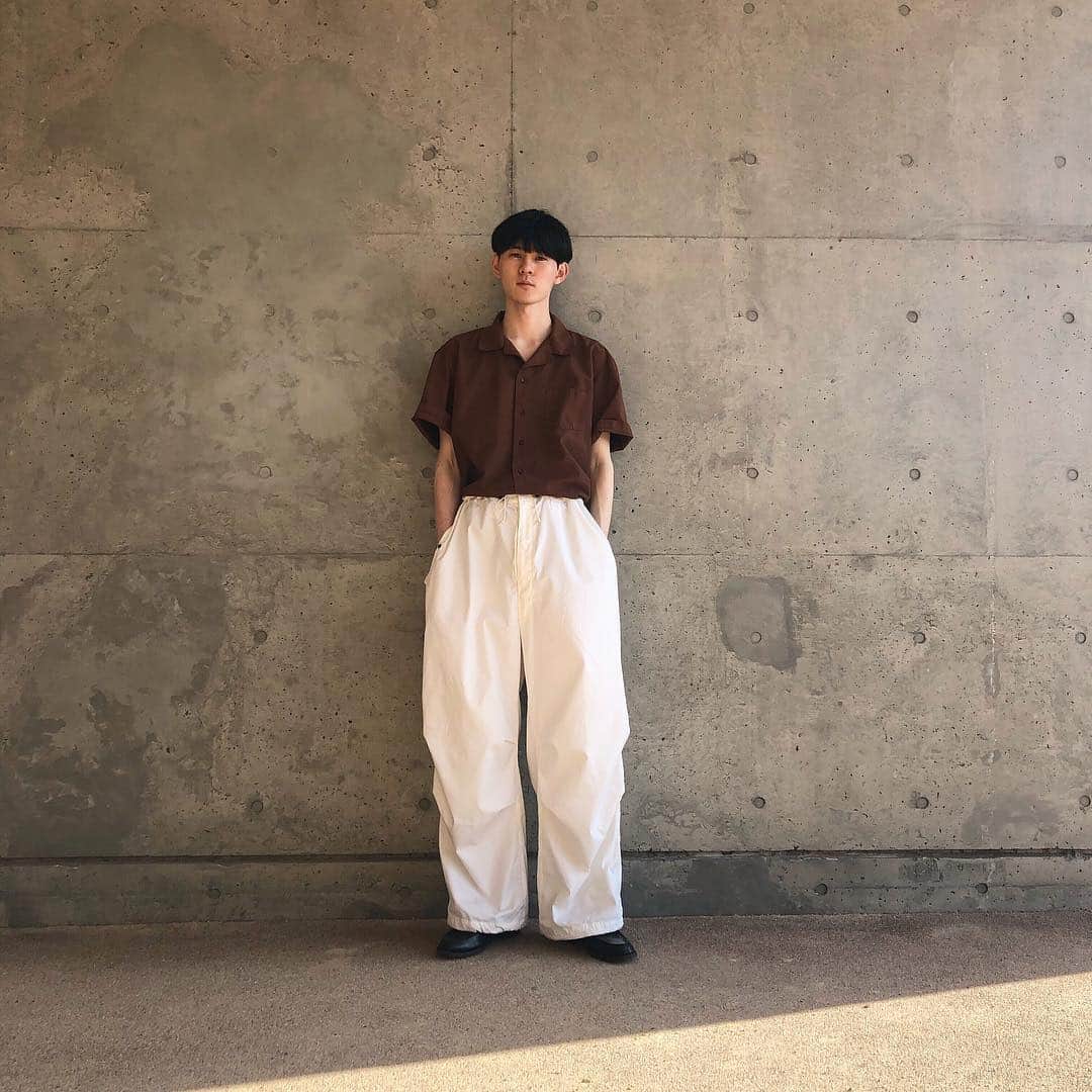 Shotaのインスタグラム：「最近買った白のパンツ、爽やか～ 眩しすぎて寝た～😪 #私服」