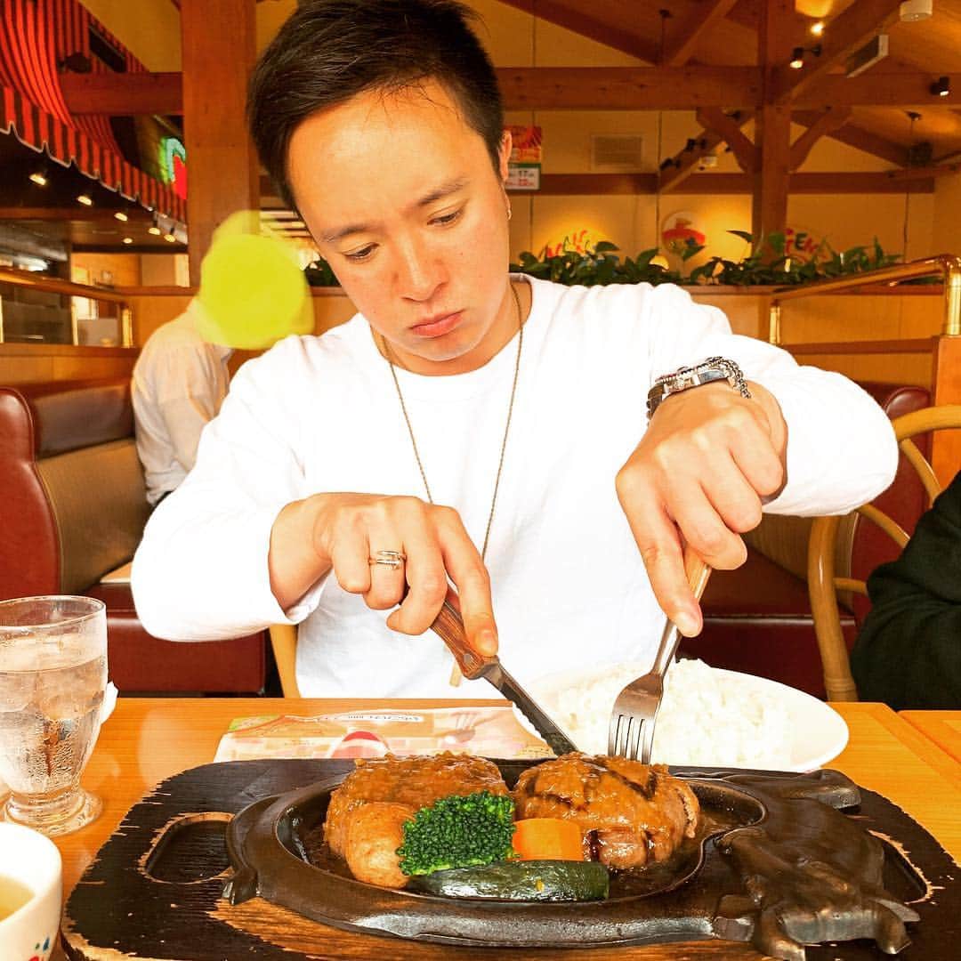 濱田岳のインスタグラム：「ロケ帰りに。 美味しかったです。 ごちそうさまでした。  #tbs #ドラマ #インハンド  #今夜  #さわやか  #ハンバーグ  #濱田岳」