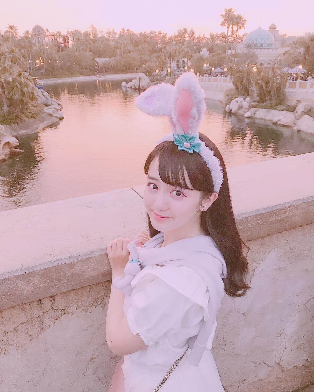 中川梨花さんのインスタグラム写真 - (中川梨花Instagram)「マーメイドラグーンから見える夕日がとってもロマンチックで綺麗だった🥺🌙 . . . . #メイク #makeup #ツヤ肌メイク  #韓国コスメ #韓国メイク #中国メイク #チャイボーグ #チャイボーグメイク #zara #ザラ #fashion #ファッション #ヘアアレンジ #ヘア  #paulandjoe #opera #day23 #jillstuart  #赞 #粉我 #照片 #时装  #팔로우환영 #팔로미 #코디 #여친룩 #셀카그램 #메이크업 #뷰티스타그램 #모델」5月3日 20時44分 - rikanakagawa_official