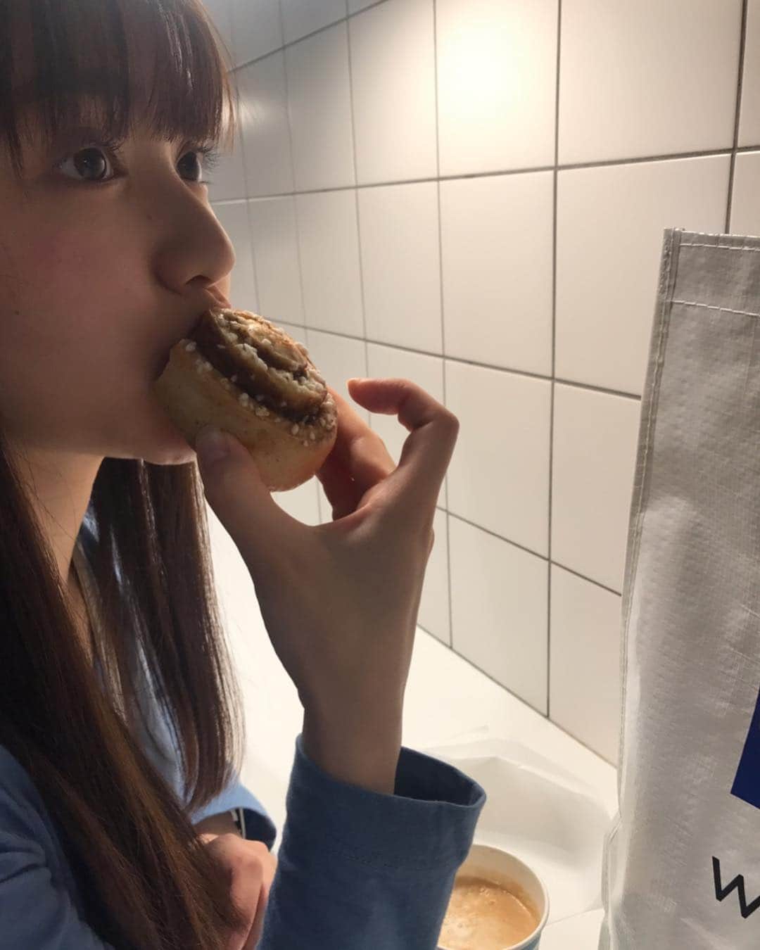鎮西寿々歌さんのインスタグラム写真 - (鎮西寿々歌Instagram)「令和も、よろしくお願いします。 令和も、なにがなんでも美味しいものを食べます。 美味しいものと大切な人たちを守り抜きます。」5月3日 20時56分 - tarasuzuka24
