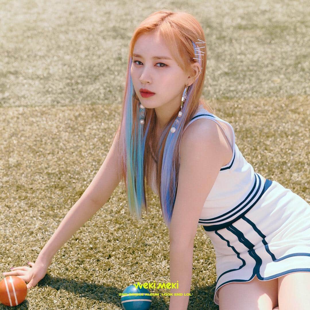 Weki Mekiさんのインスタグラム写真 - (Weki MekiInstagram)「WEKI MEKI 2ND SINGLE ALBUM [LOCK END LOL] ⠀⠀⠀ 'LOCK' THE SCHOOL - OFFICIAL PHOTO 🎸 2019.05.14 COMING SOON 🔐 ⠀⠀⠀ #위키미키 #WEKIMEKI #LOCKENDLOL #PickyPicky」5月3日 12時02分 - weki_meki