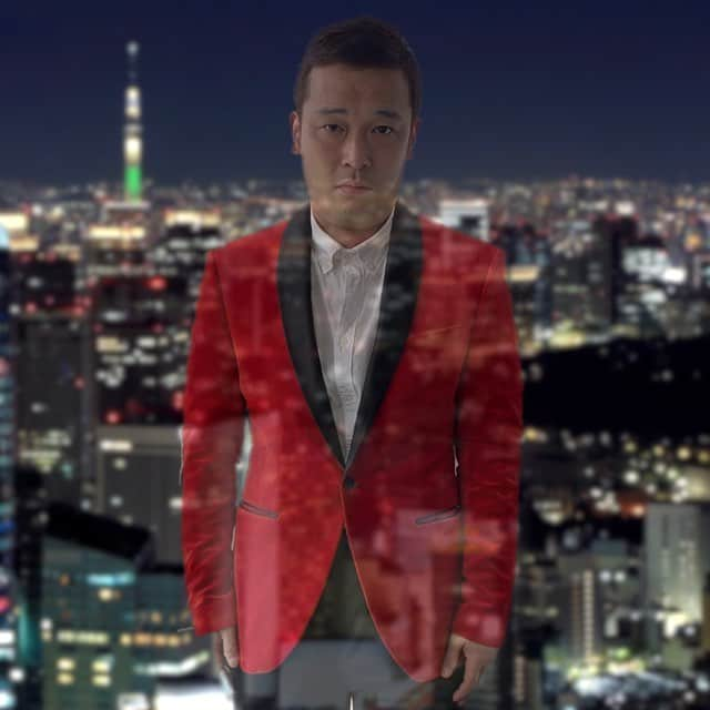 福島善成さんのインスタグラム写真 - (福島善成Instagram)「今夜９時からエンタの神様に出演します・・・一人でネタをやってます。 本当はチョコプラみたいに二人でやる予定だったのに・・・。2年前から相方がどこか行っちゃったんだ。 行方不明なんだ。 風の噂では六本木の社長と飲み歩き、カラオケの合いの手が世界一上手くなったらしい・・・ 僕のボケに対して合いの手を入れて欲しかった。 でも人それぞれ生き方がある。 その世界でも頑張って欲しい。  収録は一人で緊張したけどなんとか乗り越えられました。 是非、見てください。 #エンタの神様」5月3日 11時59分 - fukushimayoshinari