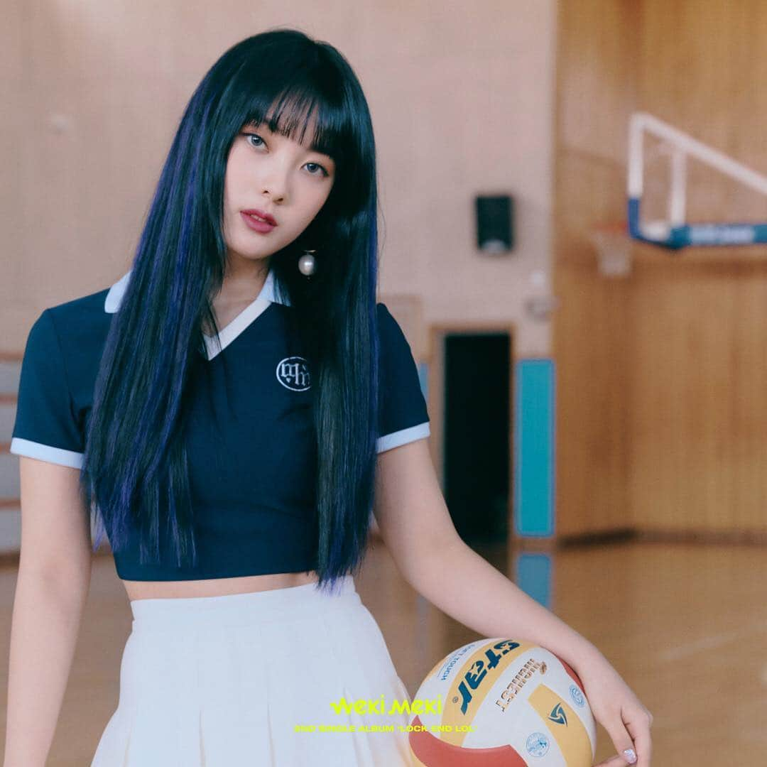 Weki Mekiさんのインスタグラム写真 - (Weki MekiInstagram)「WEKI MEKI 2ND SINGLE ALBUM [LOCK END LOL] ⠀⠀⠀ 'LOCK' THE SCHOOL - OFFICIAL PHOTO 🎸 2019.05.14 COMING SOON 🔐 ⠀⠀⠀ #위키미키 #WEKIMEKI #LOCKENDLOL #PickyPicky」5月3日 12時01分 - weki_meki