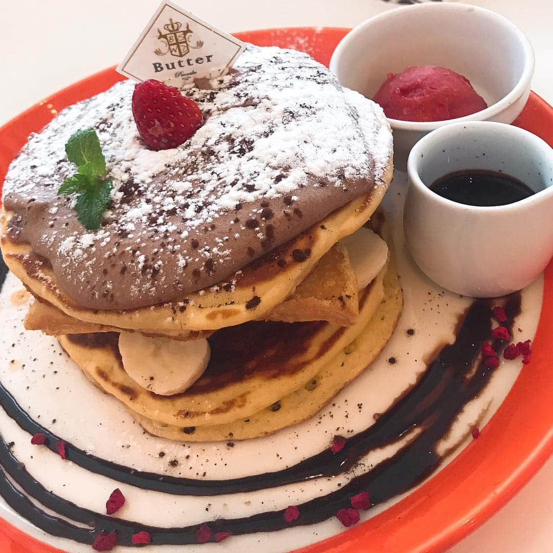 米倉れいなのインスタグラム：「久しぶりに食べたパンケーキ🥞 #butterpremium #pancakes #ららぽーと #豊洲 #お洒落カフェ  #数量限定  #とろーり生チョコソースのミルフィーユパンケーキ」