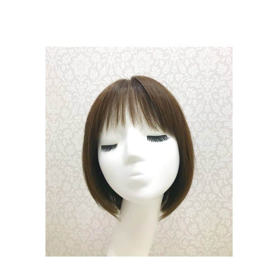 AQUADOLL アクアドールウィッグさんのインスタグラム写真 - (AQUADOLL アクアドールウィッグInstagram)「🌞 . こんにちは🌞 アクアドール梅田サロン 藤枝です☺︎ . 襟足スッキリのボブを作りました👐🏻☺️ . pwm00B size:M color:CBRM price:¥59,184-(税込) . 梅田サロンオリジナルスタイル 一点物ですので 気になる方はお早めにどうぞ💕 . . . 🌷🌷🌷🌷🌷 . 梅田サロンは本日も営業してます🗣💕 是非お立ち寄りくださいませ🌈💐 . . #アクアドール#ウィッグ#医療用ウィッグ#大阪#梅田#直営サロン#東京御徒町 #横浜#名古屋#パートナーサロン#博多#小倉#広島#栃木#徳島#提携サロンもありますよ✨ #予約優先制#新作#ショート#ヘアスタイル#ショートヘア #ヘアピース#おすすめ#抗がん剤#脱毛症#おしゃれ」5月3日 12時12分 - aquadollwig