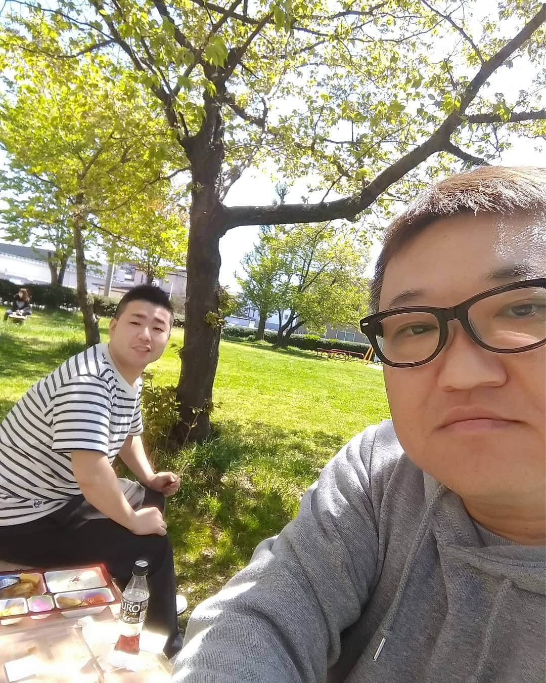 烏川耕一さんのインスタグラム写真 - (烏川耕一Instagram)「秋田到着。  今から会館前の公園でランチ😘」5月3日 12時11分 - kouichiukawa