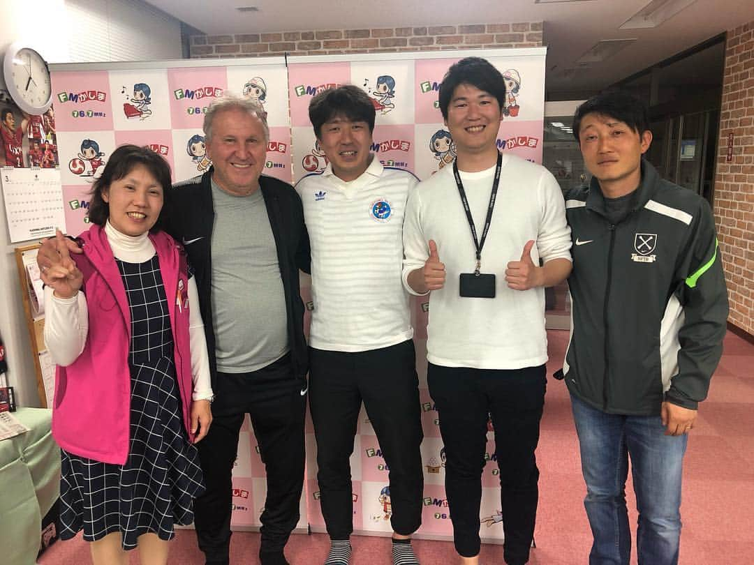 ジーコさんのインスタグラム写真 - (ジーコInstagram)「No dia 1 de maio foi o inicio da nova Era do Japao, REIWA , e fui na Radio FM Kashima para um papo muito legal com os fans.Comigo meu interprete Landow, Akazawa,  que no tempo de Sumitomo Metals FC, era o lateral direito do nosso time,e os radialistas, Misa Mizui e Yoshinori Ishitsu.」5月3日 12時08分 - zico