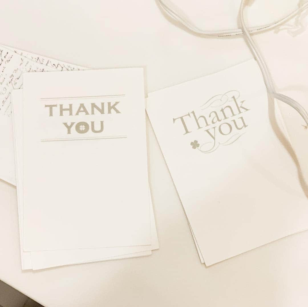 川田御早希さんのインスタグラム写真 - (川田御早希Instagram)「母の日も近いのでthank youカードとプリザーブドフラワーで作ったのですが 自分が気に入っちゃいました（汗）  #もうすぐ母の日  #thankyouカード #引き寄せ #上機嫌 #いい気分 #今幸せでいよう #今を楽しむ #感謝」5月3日 12時09分 - misaki_kawada