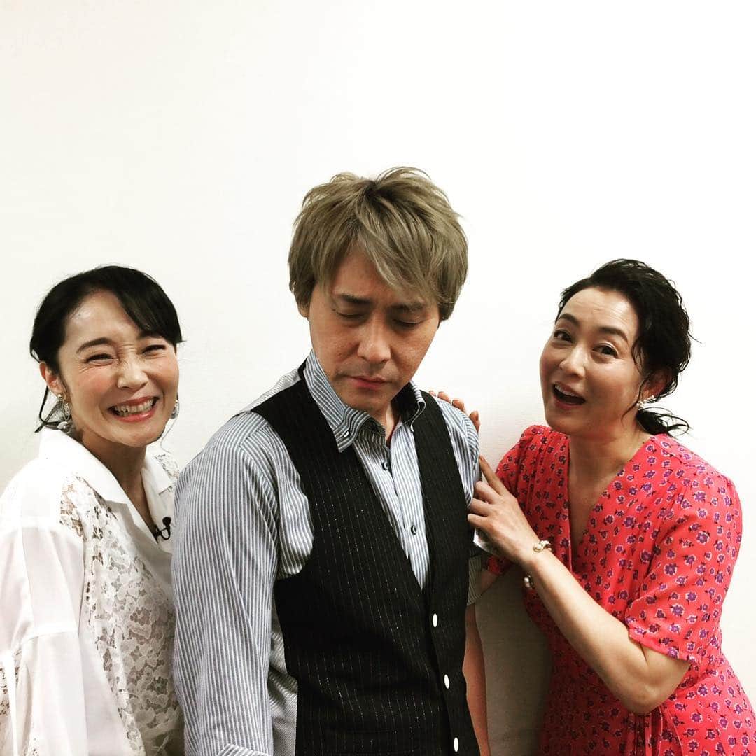 ヒロシさんのインスタグラム写真 - (ヒロシInstagram)「女優さんに囲まれて。  #西尾まり  #床嶋佳子 #ヒロシです」5月3日 12時38分 - hiroshidesu.official