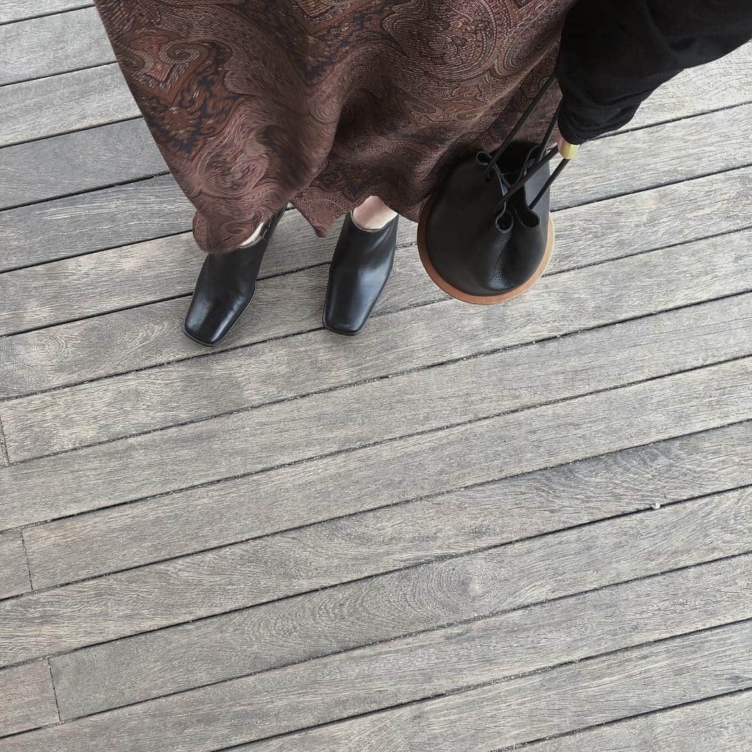 kuroneko_m4さんのインスタグラム写真 - (kuroneko_m4Instagram)「. . 最近こればかり履いてる。 ブーツでもフラットでもなく 程よいヒールで歩きやすい♡ . . . #todayful #untishold #buildingblock #rokubeautyandyouth」5月3日 12時33分 - kuroneko_m4