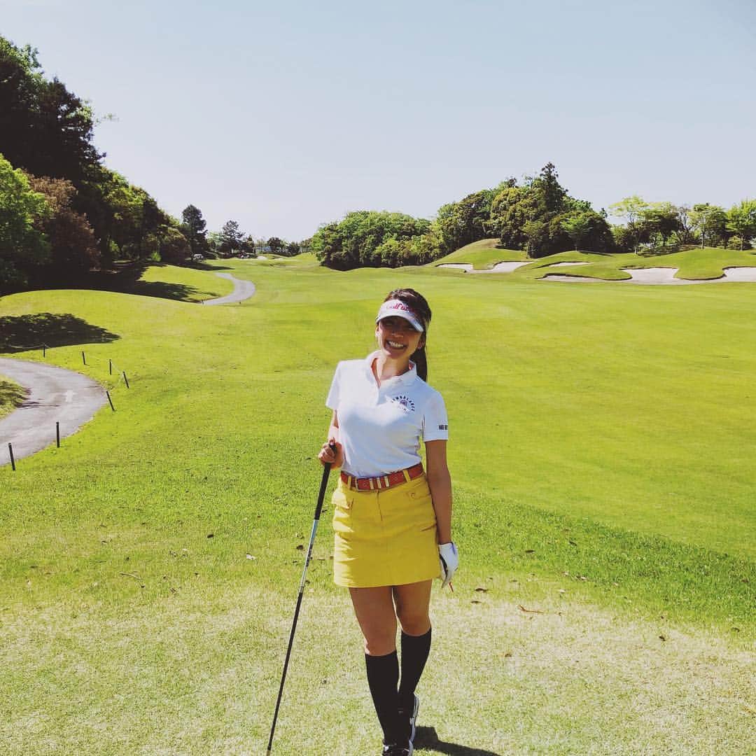 三浦マキのインスタグラム：「GW means golfing week for me⛳️ あまり休みが関係ないので仕事してますが、GWはゴルフ多め❤️ 最近 @newbalancegolf_japan のウェアが可愛い!! * * * * * #golf#golfing#golf⛳️ #ゴルフ女子#ゴルフウェア」