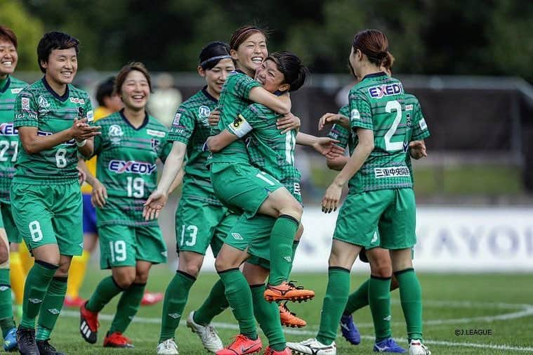 杉田亜未のインスタグラム：「昨日の試合、ベガルタ仙台に2-1勝利！ たくさんの応援ありがとうございました🙏 個人的に反省も課題もたくさんあるのでまた頑張ります。 次節アウェーですが、応援よろしくお願いします。 とみー、ことナイスゴール✌️#みんなナイス✌️#伊賀fcくノ一」