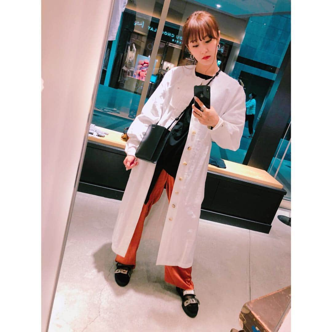 菊井彰子さんのインスタグラム写真 - (菊井彰子Instagram)「@inscrire_official の春コートがリネン素材でお気に入り🧥  #inscrire  #マタニティコーデ  #マタニティーコーデ  #ベビしょこりん  #令和ベイビー  #マタニティーライフ  #妊婦  #妊婦生活 #妊婦コーデ #プレママ  #プレママさんと繋がりたい」5月3日 13時04分 - yanakiku_kiku