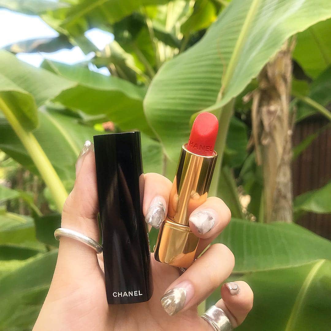 のインスタグラム：「. 行きの免税でなんとなく買ったCHANELのLIPがすこぶる調子良い💄オレンジリップ好きはきっとみんなすき🍊 ✔︎ルージュアルュール ルミナスインテンスリップカラー#96 Excentrique . #chanel#lip#rougeallure」