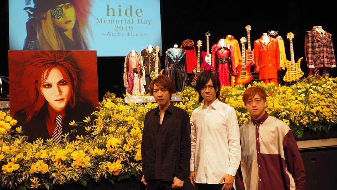 のインスタグラム：「#hidememorialday2019  献花台の前で シークレットライブでご一緒した #木村世治 さん #TAKA くんと  6月には3人で東名阪ツアーもまわります。楽しみだ！」
