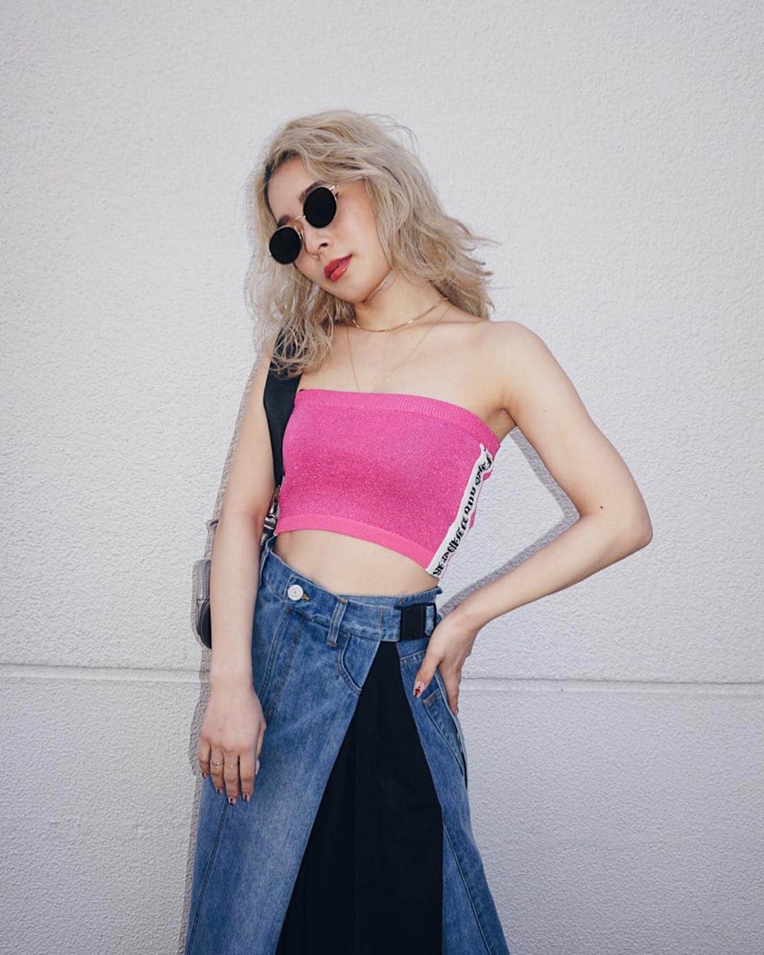 FIG&VIPERさんのインスタグラム写真 - (FIG&VIPERInstagram)「NEW💘 ✔️LOGO KNIT BARE TOP✨¥3,500 ✔️WRAP DENIM LONG SKIRT✨¥7,900+tax 新作たっくさん入荷しました♪ new topはサイドにロゴをデザインしたラメニットベア💘 渋谷109店では、再入荷したデニム💡SKと選べるTOPSのお得なSETフェアを実施中！！ #figandviper #new」5月3日 13時35分 - figandviper