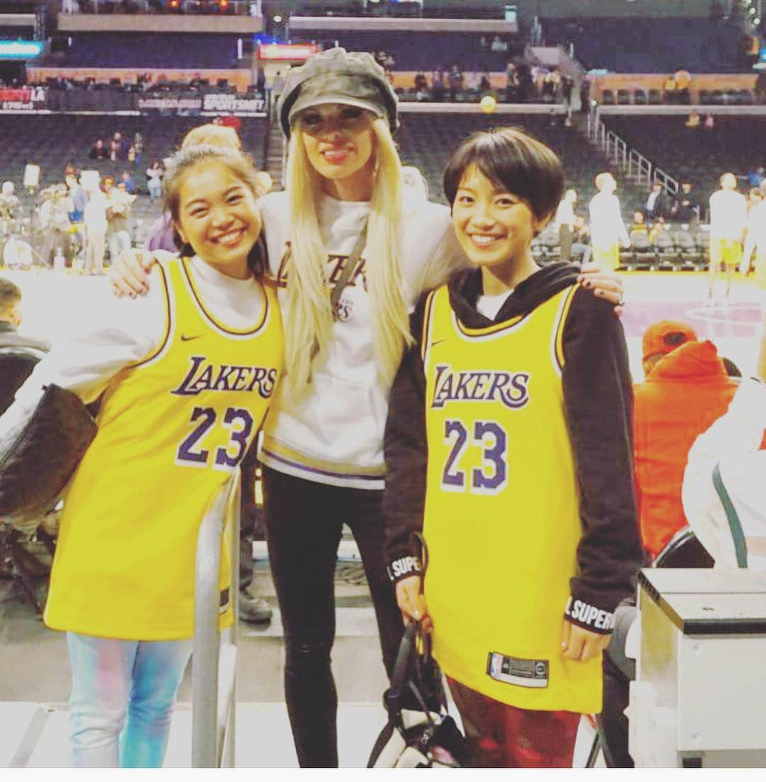 オリアンティさんのインスタグラム写真 - (オリアンティInstagram)「#tbt with my friend @miwa_official_38 at @lakers game .. can’t wait for everyone to hear the track we wrote together ✨」5月3日 13時51分 - iamorianthi