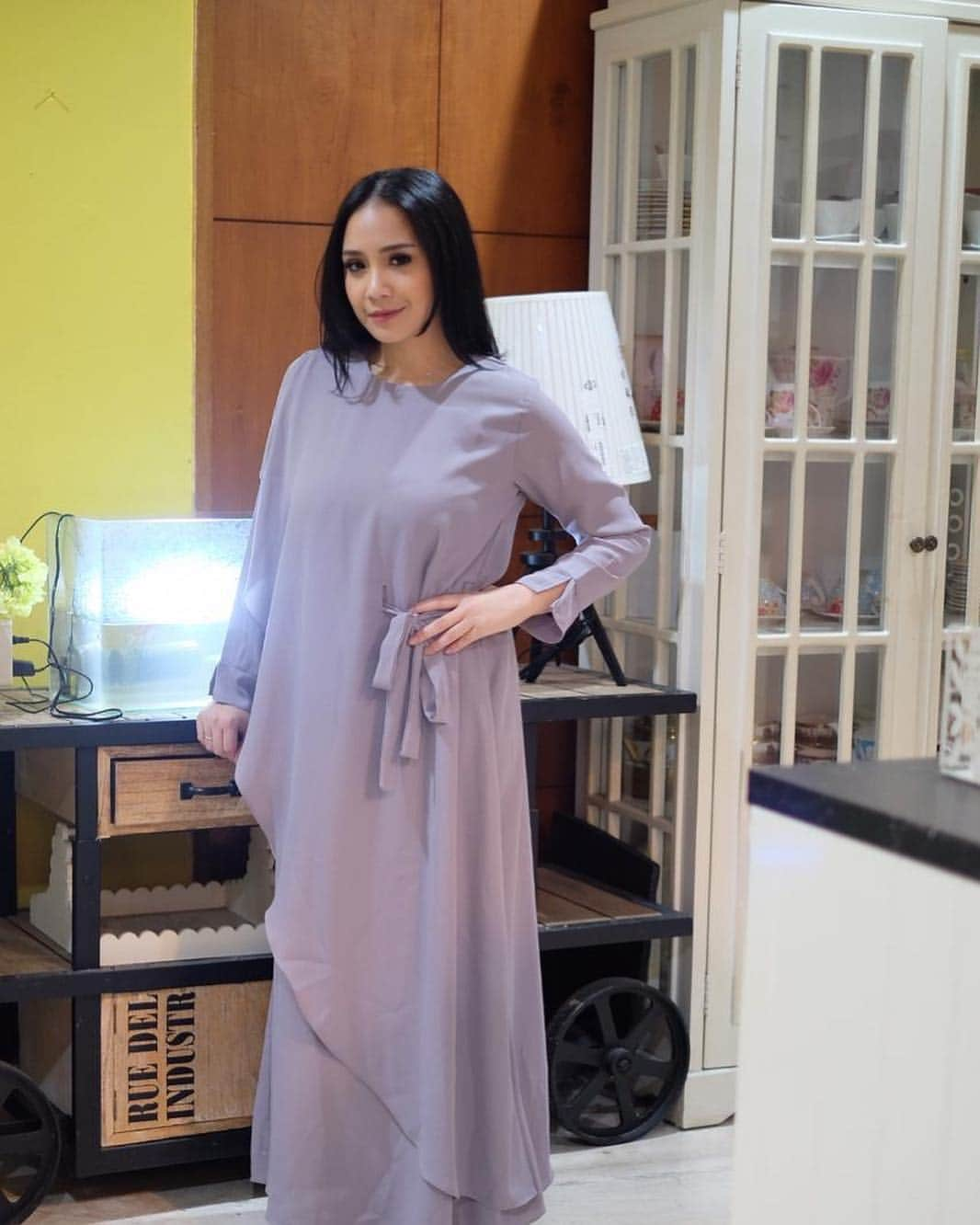 Raffi Ahmadさんのインスタグラム写真 - (Raffi AhmadInstagram)「Udah mau puasa, berarti bakalan banyak jadwal bukber, nih. Untung Mama Gigi udah nyiapin koleksi ALYVA dari @ramayanadepstore buat jadi salah satu outfit bukber. Kece banget!  #KerenHakAlamSemesta #KerenHakSegalaBangsa #RamayanaxME」5月3日 13時53分 - raffinagita1717