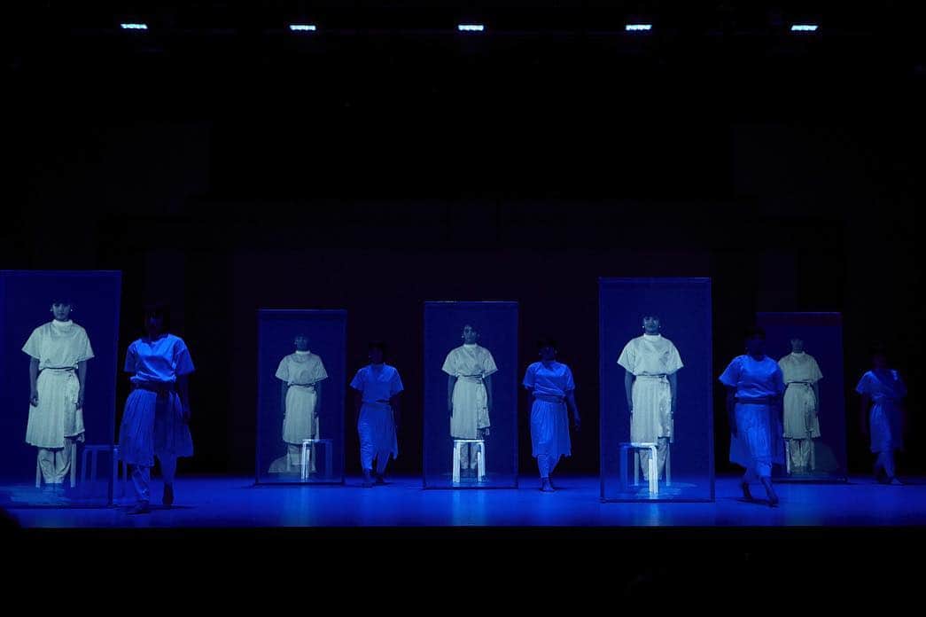 MIKIKOさんのインスタグラム写真 - (MIKIKOInstagram)「'discrete figures 2019' will get started soon! Rhizomatiks Research × ELEVENPLAY × Kyle McDonald 'discrete figures 2019' performance @nylivearts NYC on May 8-11 and @grayareaorg San Francisco on May17-18. Don't miss our performance and see you at the show! Read more about the schedule below: -- @nylivearts May 8-11 'discrete figures 2019' Performances *May 10: Artist talk: Daito Manabe (Rhizomatiks Research), MIKIKO (ELEVENPLAY) & Kyle McDonald @grayareaorg May 13-15: Machine Learning & Computer Vision Workshop by Kyle McDonald May 16: Artist Talk: Daito Manabe, MIKIKO & Kyle McDonald  May 17-18: 'discrete figures 2019' Performances -- photo by Tomoya」5月3日 13時53分 - mikiko_san