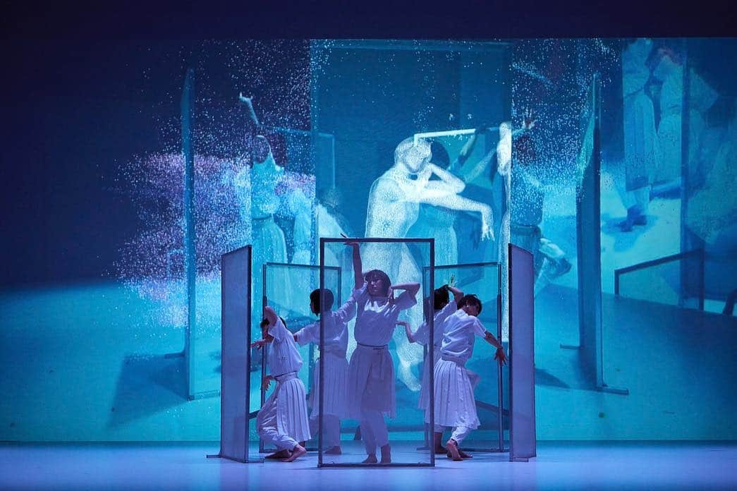 MIKIKOさんのインスタグラム写真 - (MIKIKOInstagram)「'discrete figures 2019' will get started soon! Rhizomatiks Research × ELEVENPLAY × Kyle McDonald 'discrete figures 2019' performance @nylivearts NYC on May 8-11 and @grayareaorg San Francisco on May17-18. Don't miss our performance and see you at the show! Read more about the schedule below: -- @nylivearts May 8-11 'discrete figures 2019' Performances *May 10: Artist talk: Daito Manabe (Rhizomatiks Research), MIKIKO (ELEVENPLAY) & Kyle McDonald @grayareaorg May 13-15: Machine Learning & Computer Vision Workshop by Kyle McDonald May 16: Artist Talk: Daito Manabe, MIKIKO & Kyle McDonald  May 17-18: 'discrete figures 2019' Performances -- photo by Tomoya」5月3日 13時53分 - mikiko_san
