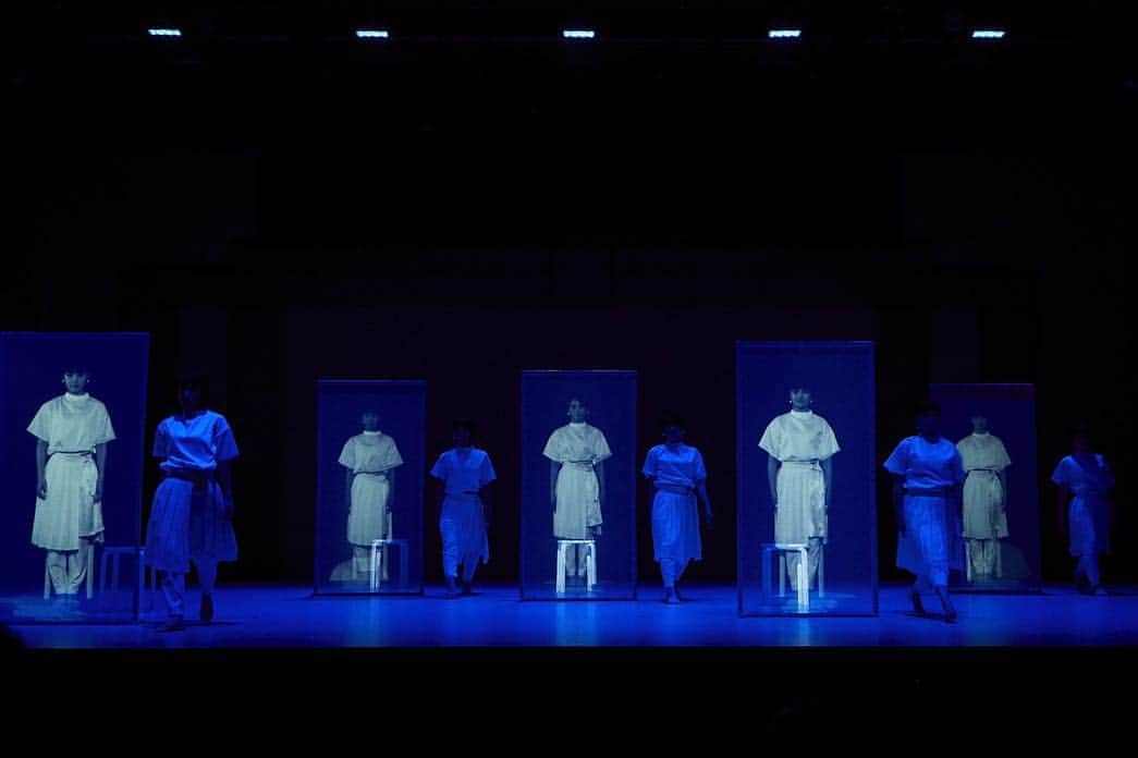 MIKIKOのインスタグラム：「'discrete figures 2019' will get started soon! Rhizomatiks Research × ELEVENPLAY × Kyle McDonald 'discrete figures 2019' performance @nylivearts NYC on May 8-11 and @grayareaorg San Francisco on May17-18. Don't miss our performance and see you at the show! Read more about the schedule below: -- @nylivearts May 8-11 'discrete figures 2019' Performances *May 10: Artist talk: Daito Manabe (Rhizomatiks Research), MIKIKO (ELEVENPLAY) & Kyle McDonald @grayareaorg May 13-15: Machine Learning & Computer Vision Workshop by Kyle McDonald May 16: Artist Talk: Daito Manabe, MIKIKO & Kyle McDonald  May 17-18: 'discrete figures 2019' Performances -- photo by Tomoya」