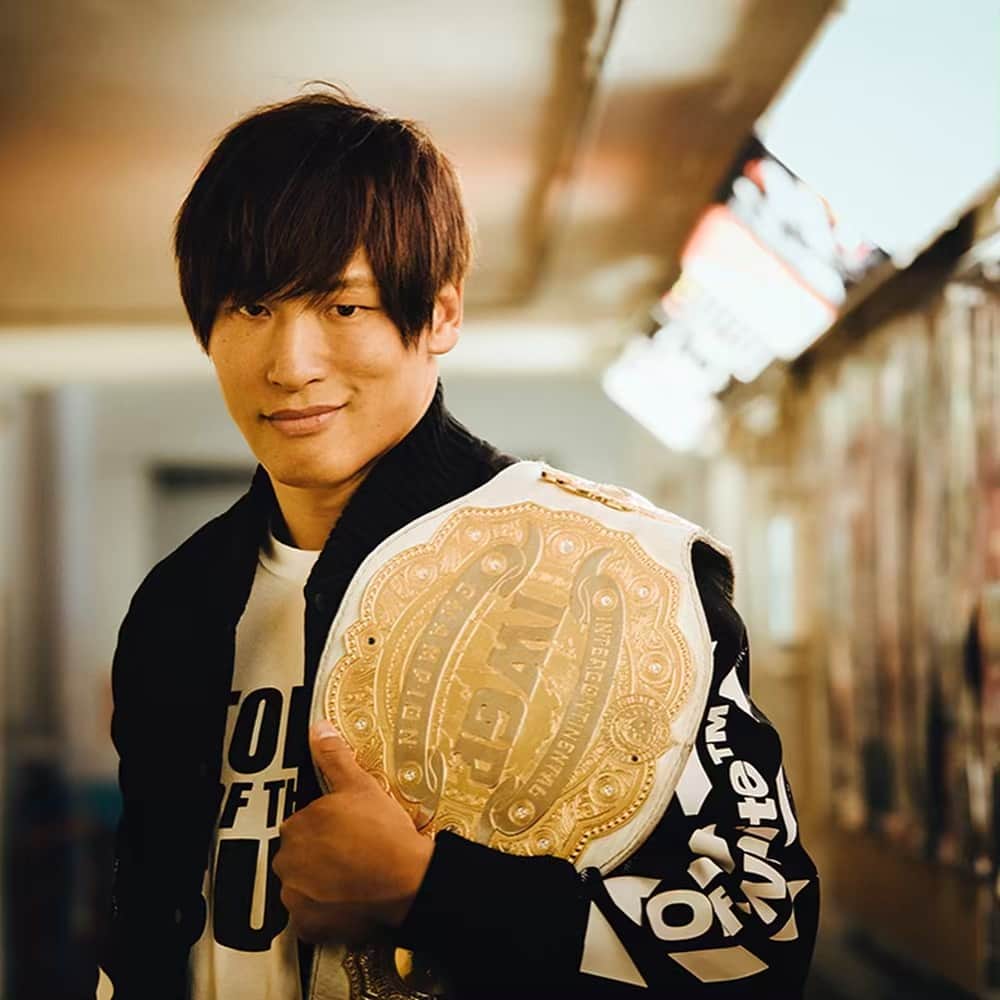のインスタグラム：「#KotaIBUSHI Special Interview!!⭐︎ 【インタビュー“”序盤”を無料公開！】 “新日本プロレス所属選手”飯伏幸太に直撃インタビュー（前編）！ 今後のユニット問題、ザックへのシンパシー、内藤も“特別扱い”されている!? ☆新日本プロレスのスマホサイトで“全文”掲載中‼︎ @njpw1972  Photo by @gumbokuni  #新日本プロレス #プロレス #njpw #njdontaku」