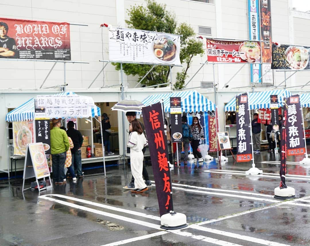 石関友梨さんのインスタグラム写真 - (石関友梨Instagram)「毎年恒例長野までラーメンフェス食べに行ってきた☆ #気むずかし家 #ラーメン凪 #麺や来味 #ラーメンダイナーgogo宝来軒 #宝来軒総本店 #モヒカンラーメン #ワンタンメンの満月 #コクミンショクドウ #誠家 #博多新風 #どみそ鶏 #我武者羅 #セアブラノ神 #麺処まるはbeyond #ソラノイロ #食べるのに夢中でほぼ写真撮り忘れてた #長野グルメ #信越麺戦記 #5月8日まで #松本イオン #ラーメンフェス #長野ラーメン」5月3日 14時02分 - yurimorico