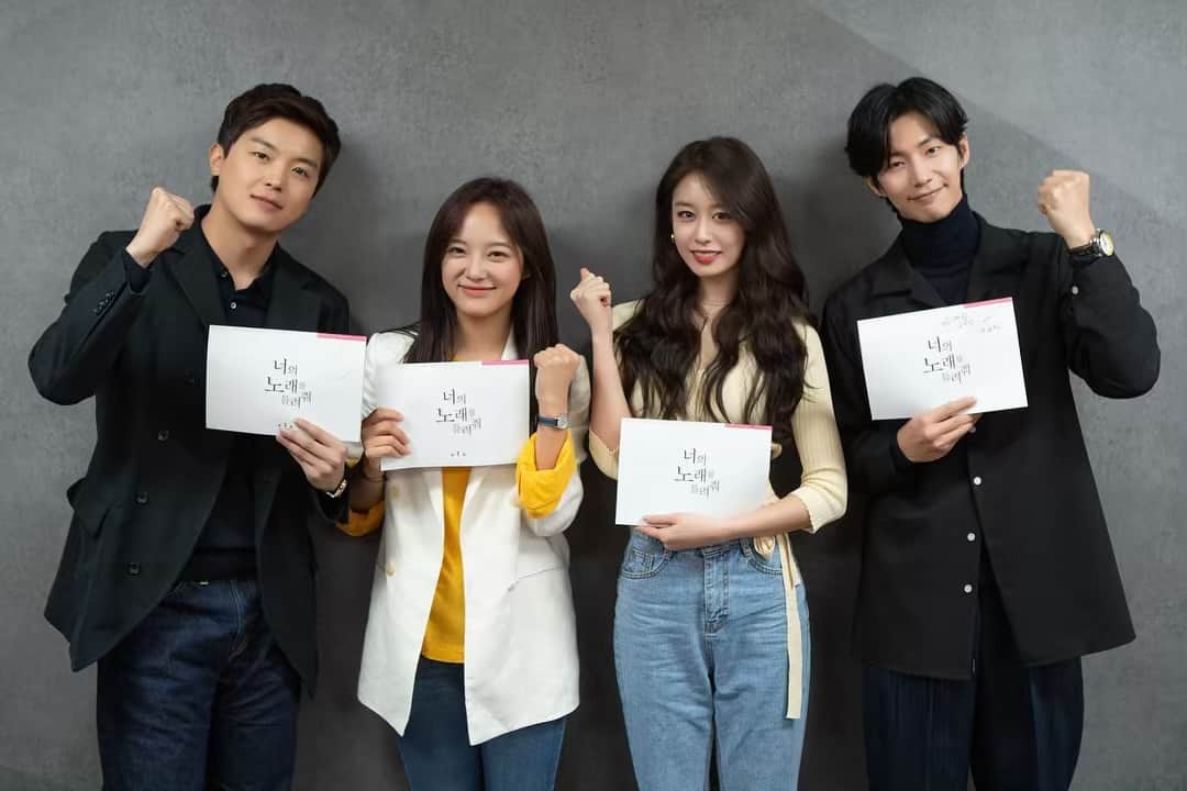 ジヨン のインスタグラム：「너의 노래를 들려줘 🎻」