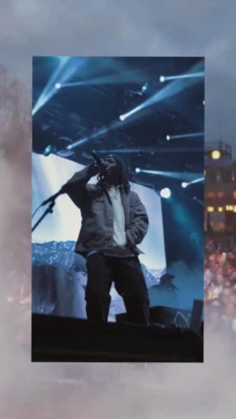 ウィズ・カリファのインスタグラム：「Take a trip from the studio to the stage.」