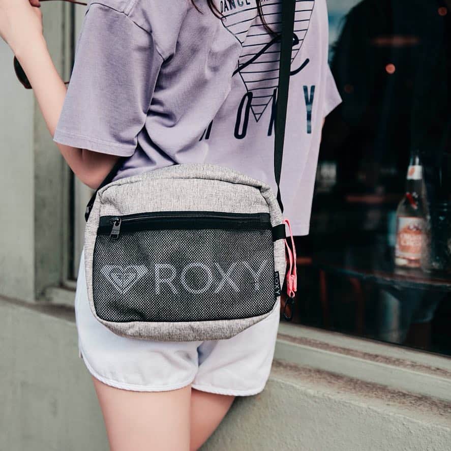 ROXY JAPANさんのインスタグラム写真 - (ROXY JAPANInstagram)「ミニバッグ FOR DAYS これからのシーズンに欠かせないアイテム #roxy#roxyjapan #bag」5月3日 14時32分 - roxyjapan